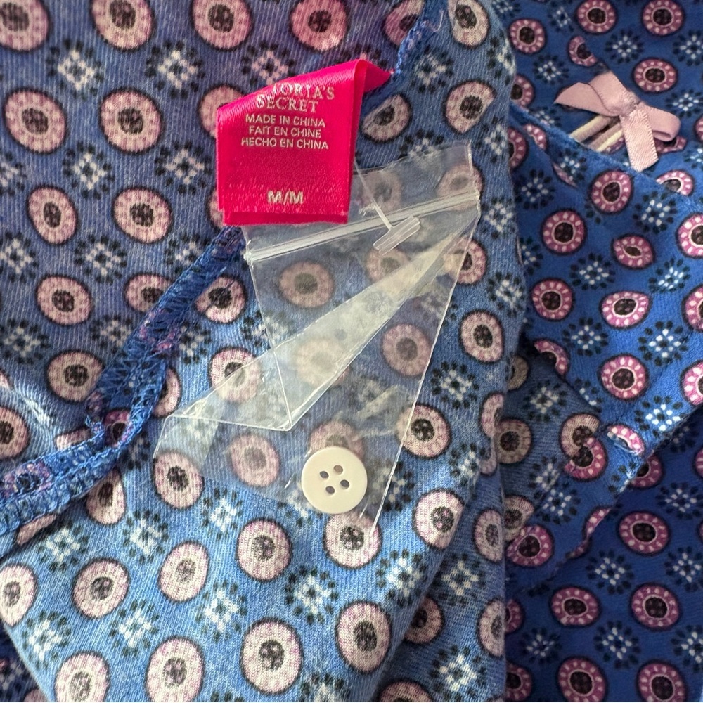 VICTORIA’s SECRET Sleepwear/Nightgown Size Medium — SUPER COZY!!! - Picture 9 of 11